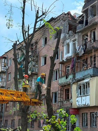 Новини Харкова: у Немишлянському районі ліквідовують наслідки удару